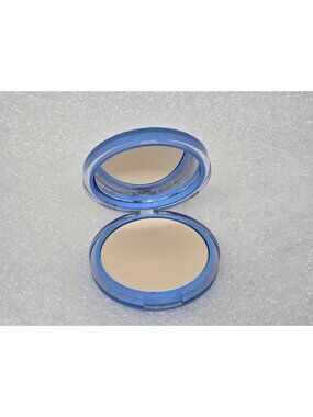 Covergirl Clean Matte Pressed Powder 510 Classic Ivory Oil Control Compact
